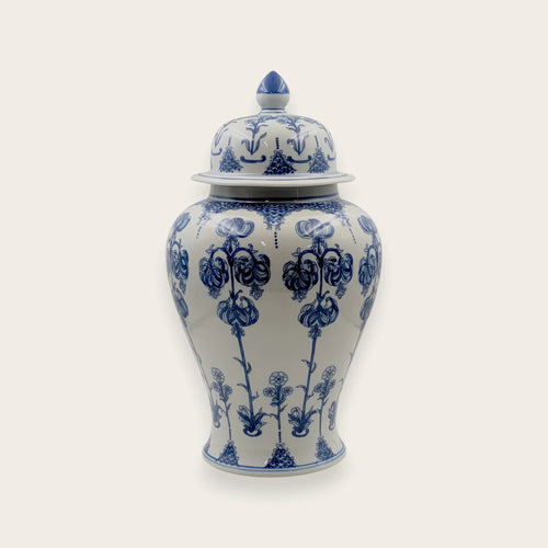 Blue and white ceramic ginger jar with floral pattern and lid, 38cm tall
